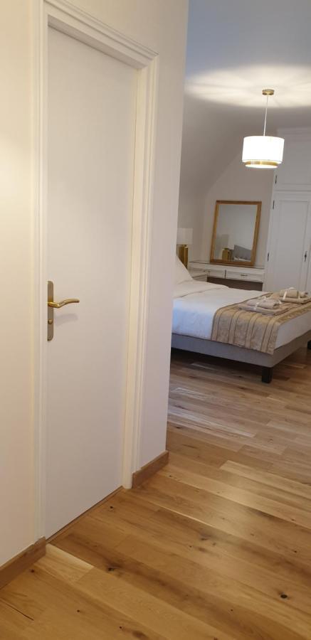 Crown Roads Bed & Breakfast Le Faouët Екстериор снимка