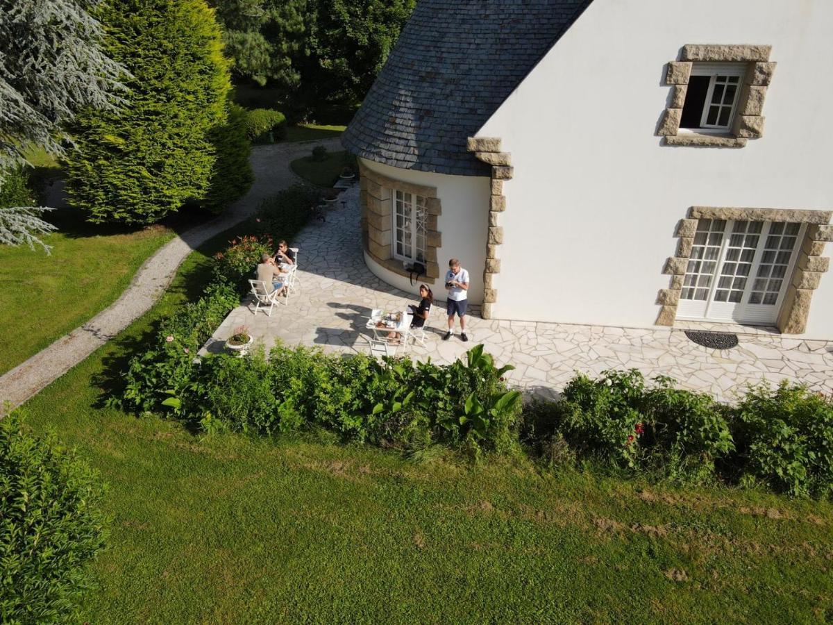 Crown Roads Bed & Breakfast Le Faouët Екстериор снимка